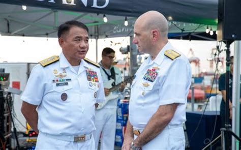 Philippine, US military chiefs meet in Manila aboard 7th Fleet .